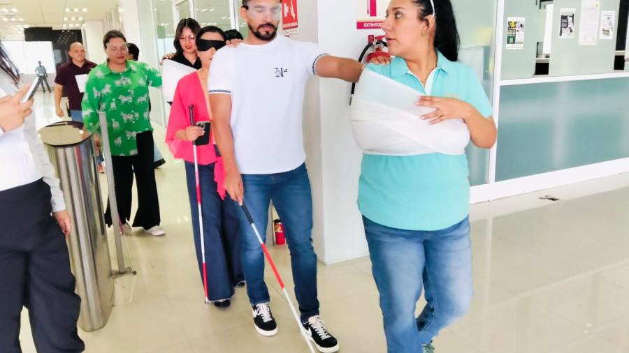 Participa personal de la Secretaría de Obras Públicas en taller ´Te presto mis zapatos´