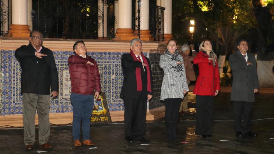 Preside Marsella Huerta de López, honores a la bandera en plaza “Miguel Hidalgo”