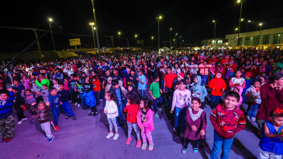 Disfrutaron mas de 76 Mil personas impresionante Desfile Navideño de mas de 250 carros alegóricos