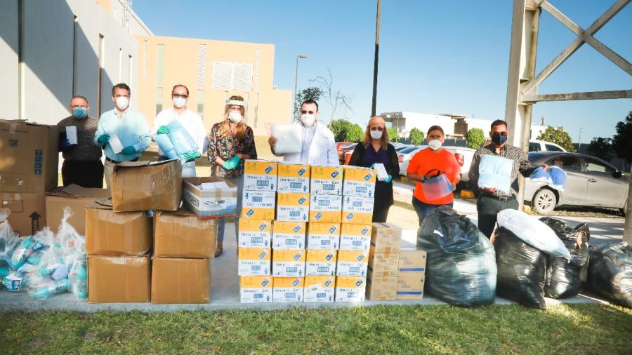 Entrega Maki Ortiz material médico en Hospital 270 del IMSS por contingencia
