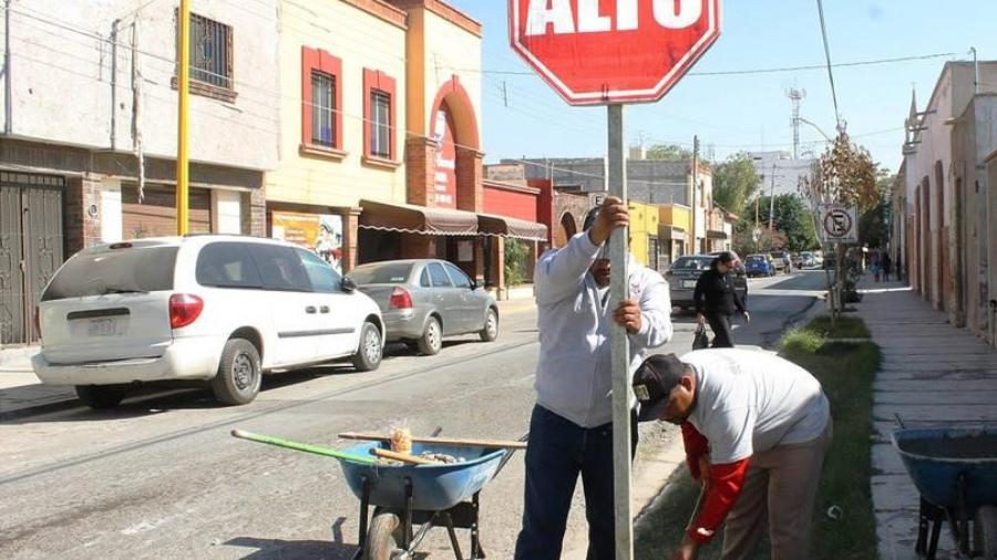 Tránsito Municipal continúa con los trabajos de señalamientos viales