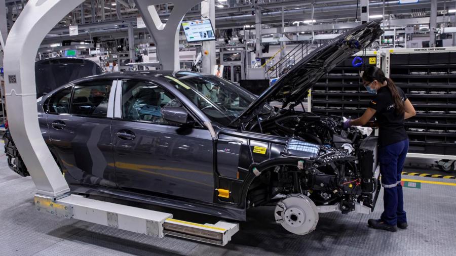 EU aplaza aranceles a México y Canadá en sector automotríz