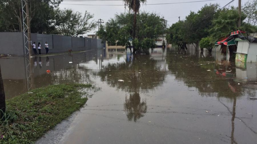Continúan colonias inundadas en Matamoros 