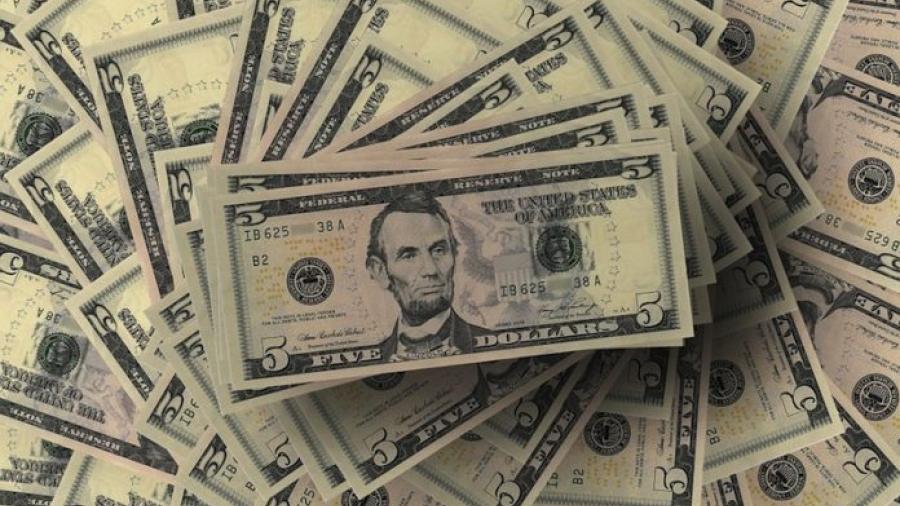 El dólar se cotiza en 19.95 en bancos