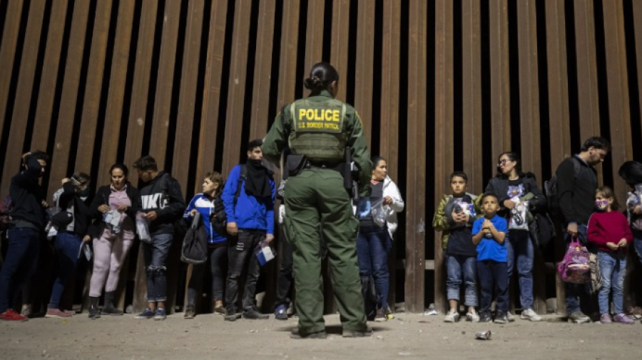 Disminuye por segundo mes consecutivo número de migrantes detenidos en EU: CBP