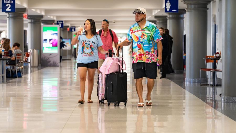 Aeropuertos de McAllen y Brownsville operan con normalidad pese a reducción de vuelos ordenada por la FAA