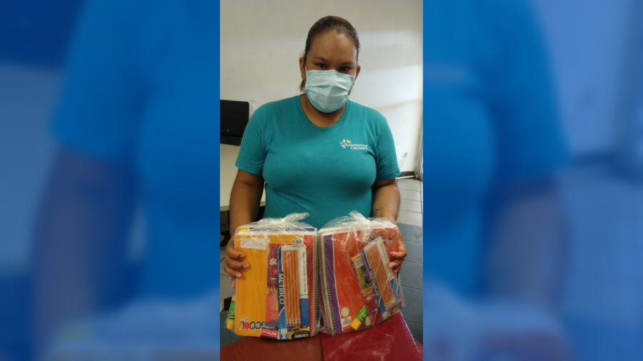 Entrega DIF Reynosa útiles escolares a familias 