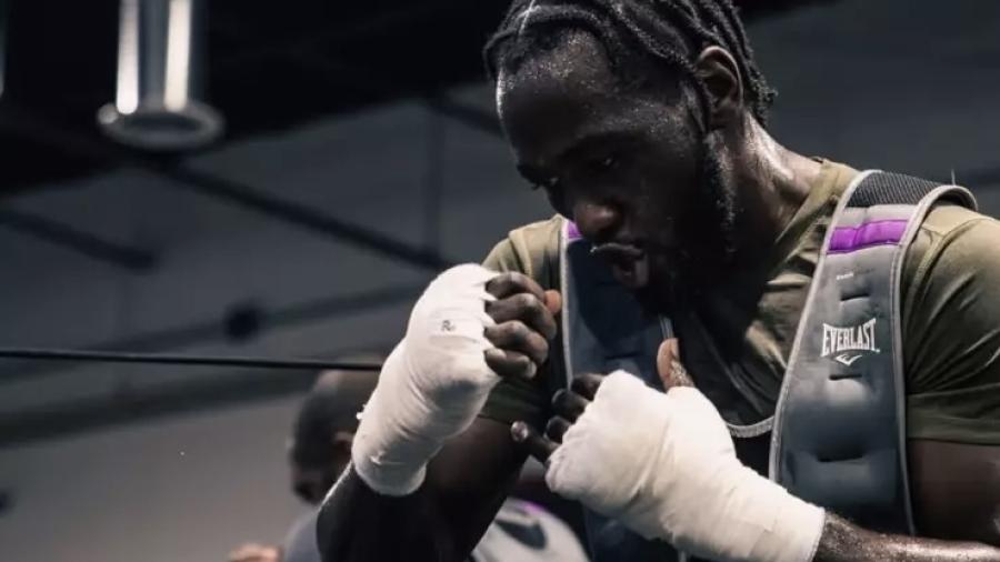 Terence Crawford se retira invicto tras 17 a&ntilde;os de carrera y 42 victorias