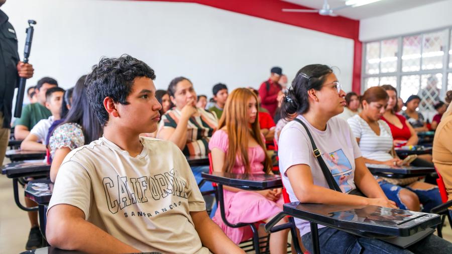 Nuevas oportunidades de educación en CBTIS 302 construido por Gobierno del Alcalde Carlos Peña Ortiz