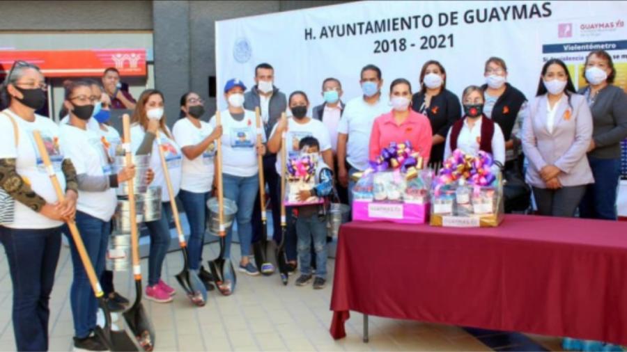 Guaymas entrega palas y cubetas a mujeres para búsqueda de desaparecidos