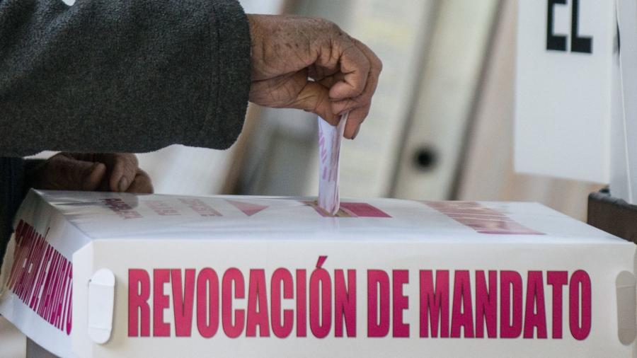 Morena propone adelantar revocación de mandato a 2027 y eliminar el fuero legislativo