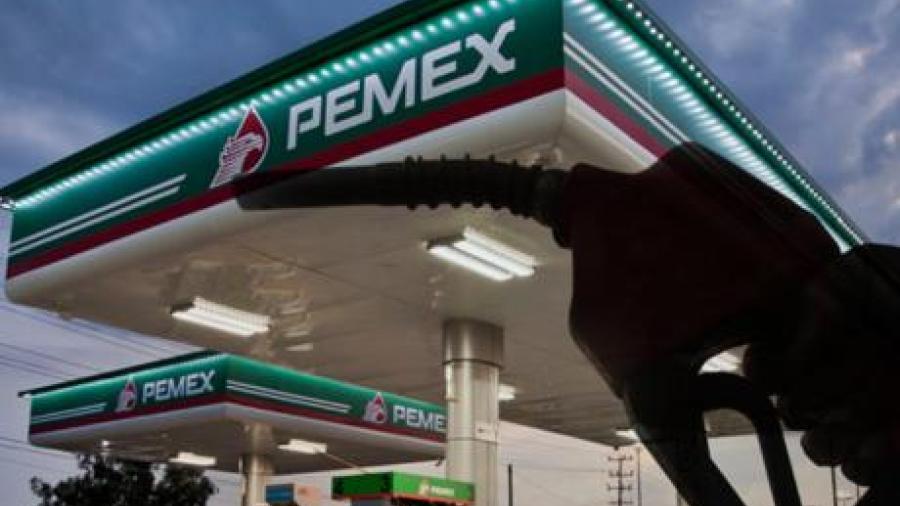 Pemex denuncia venta de combustible ilegal ante PGR