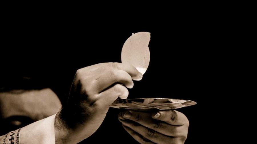 30 años de cárcel para cura que violó a niño en EU