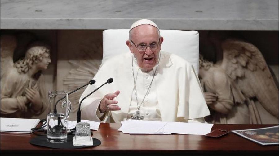 Pide el Papa Francisco a jóvenes consolar a personas que sufren en Navidad