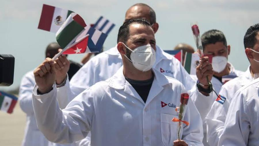 Llegan médicos cubanos a México, inician en Nayarit