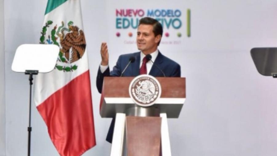 EPN llama a emprender la "revolución educativa" más importante