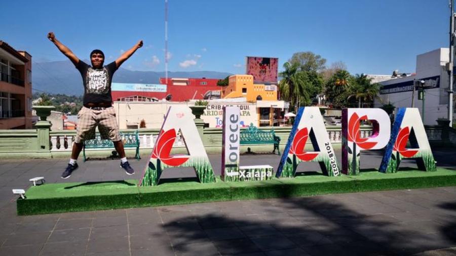 Ante falta de la “X”, personas deciden posar así