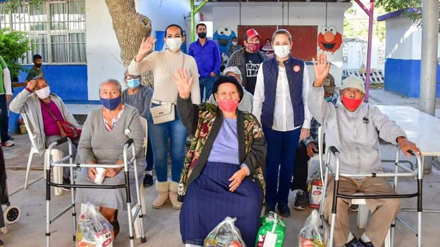 DIF Reynosa entrega diversos apoyos a los Adultos Mayores de la Colonia Almaguer