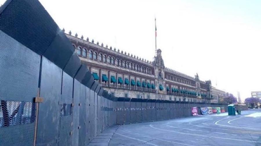 AMLO afirma que vallas en Palacio Nacional son para evitar provocaciones