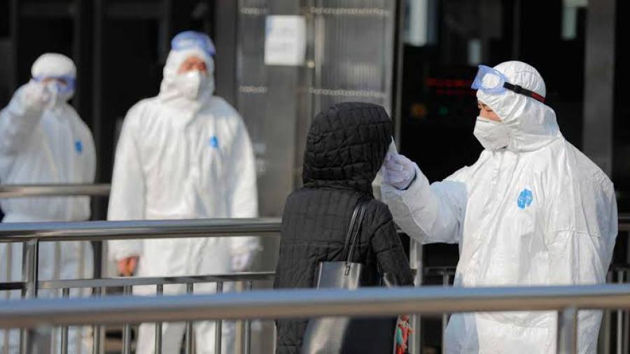 OMS rectifica riesgo internacional por coronavirus como “alto”