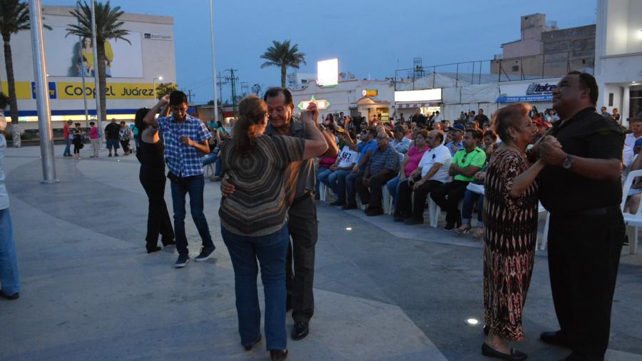 Orquesta de Pepe Ramos pone ritmo a la Plaza Principal