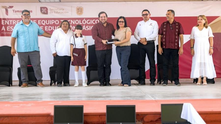 Entrega SET equipo tecnológico a primarias y telesecundarias en Reynosa