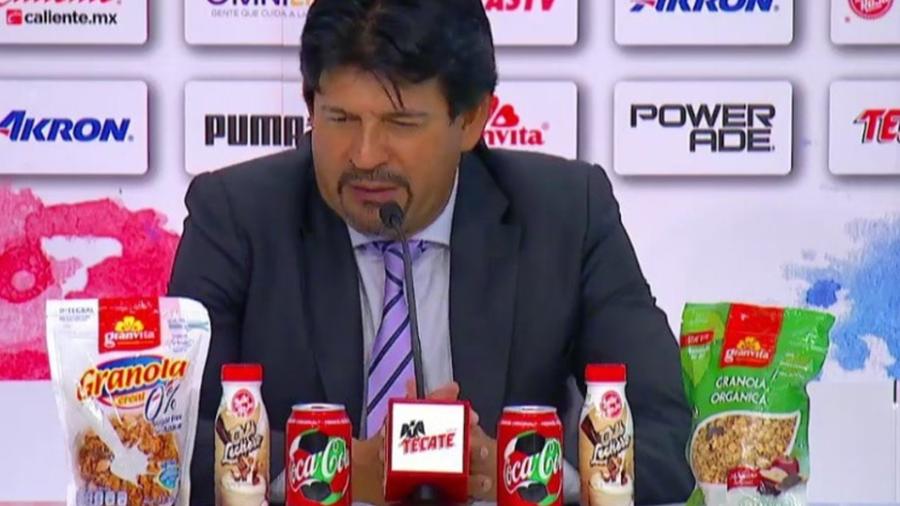 No es un mini super, es la conferencia del DT de Chivas 
