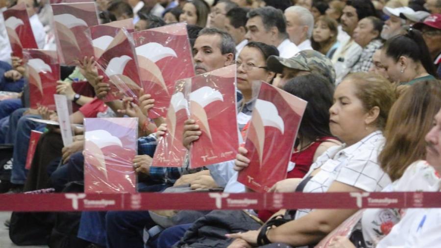 Consolida ITAVU seguridad jurídica: más de 3 mil familias recibieron escrituras en 2023