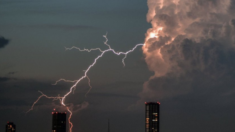 #Galería Las espectaculares tormentas eléctricas en Japón, Italia y España