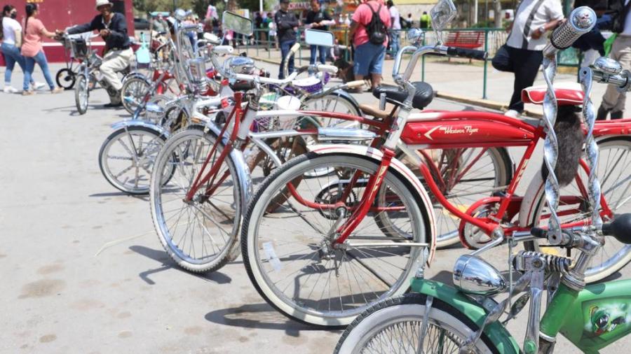 Familias neolaredenses disfrutan de primavera sobre ruedas 