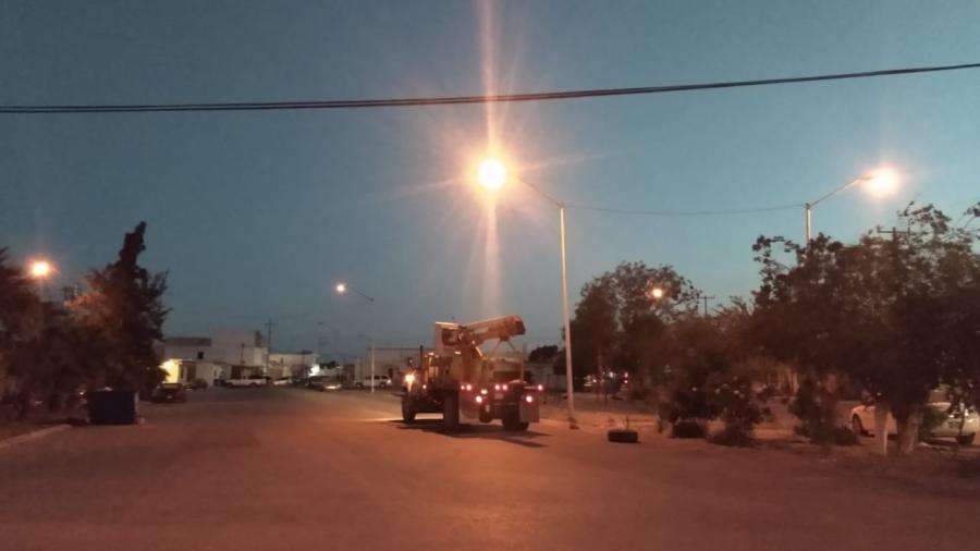 Instala Gobierno de Reynosa nuevas luminarias Led en distintas colonias