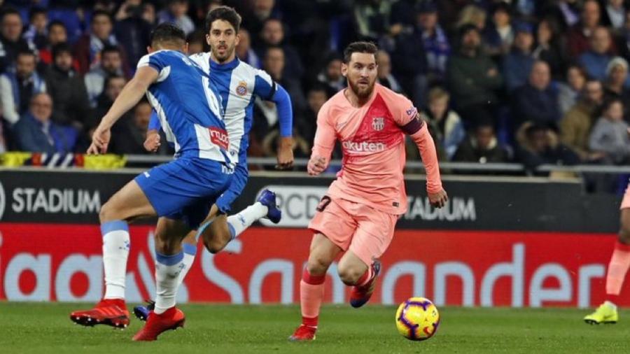 El Barcelona golea al Espanyol 4-0 en el Derbi Catalán 