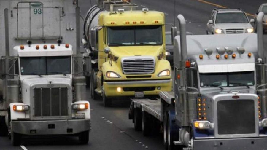 Se manifiestan transportistas con paro nacional en carreteras del país por inseguridad 