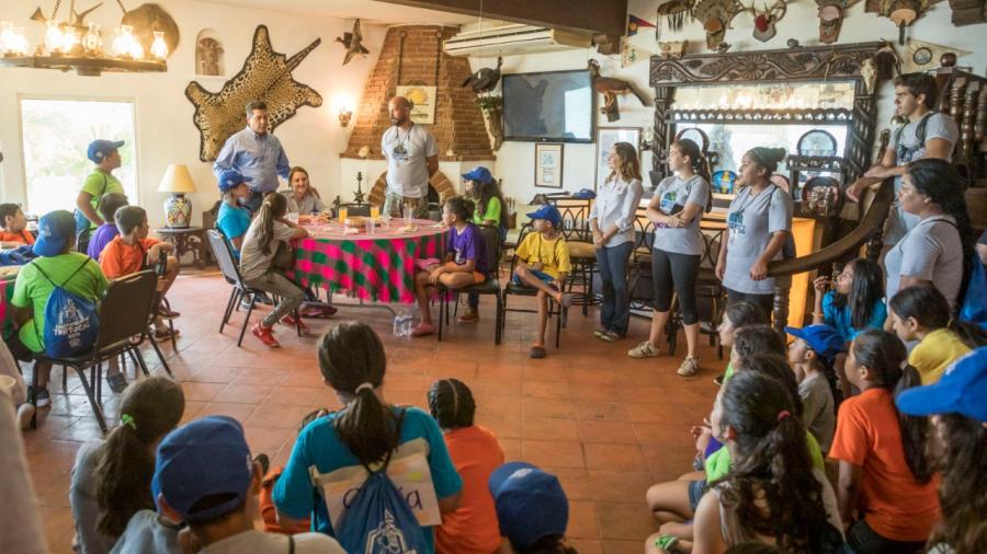 Conviven Gobernador y Presidenta del DIF Tamaulipas con niñas y niños en el primer campamento “Tortugas”
