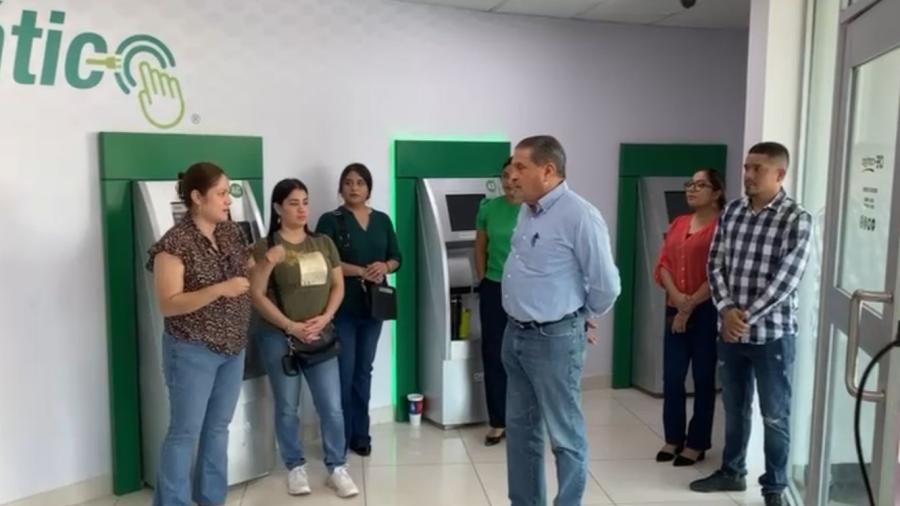 Cierran oficinas de CFE y miles de usuarios se quedan sin atención