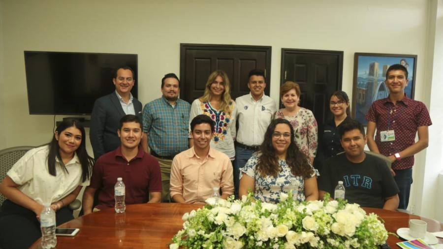 Recibe Alcaldesa de Reynosa a estudiantes destacados del ITR