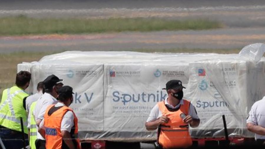 Venezuela comienza vacunación con dosis Sputnik V