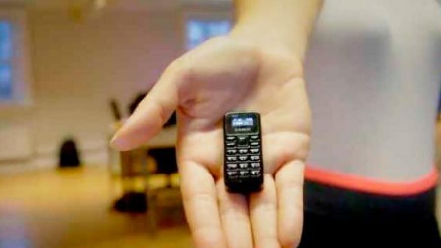Así es el móvil más pequeño del mundo