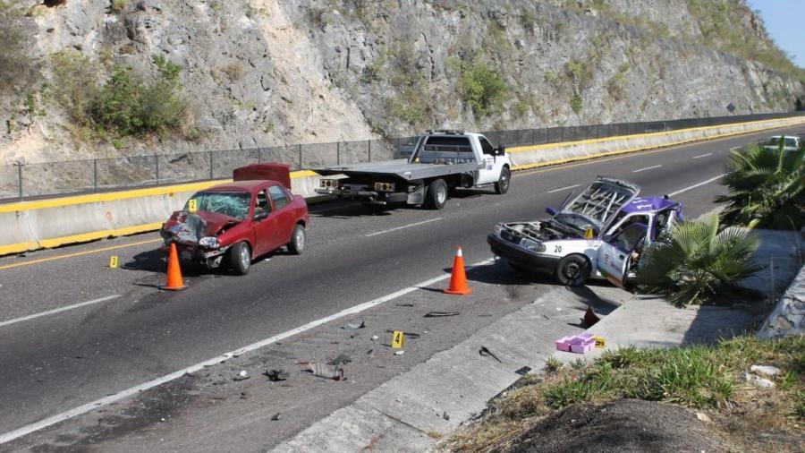 Fallece una mujer y hay tres lesionados en choque registrado en la Autopista del Sol