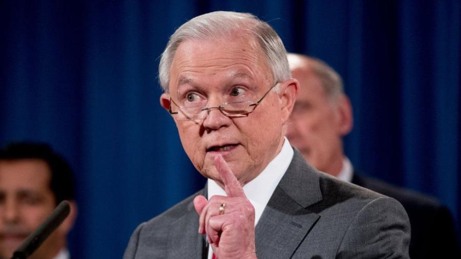 Padres ilegales que entren a EU con sus hijos, serán separados: Sessions