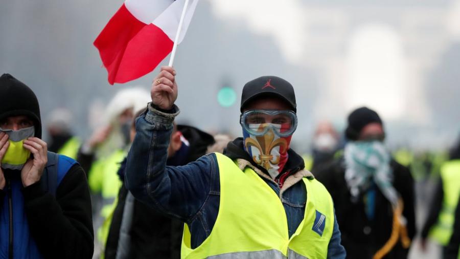 Francia busca endurecer su legislación antidisturbios