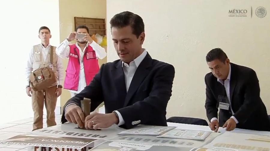EPN emitió su voto acompañado de su familia