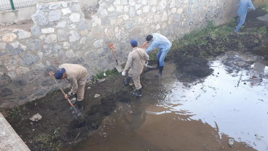 Ante pronóstico de lluvias COMAPA refuerza limpieza en drenes