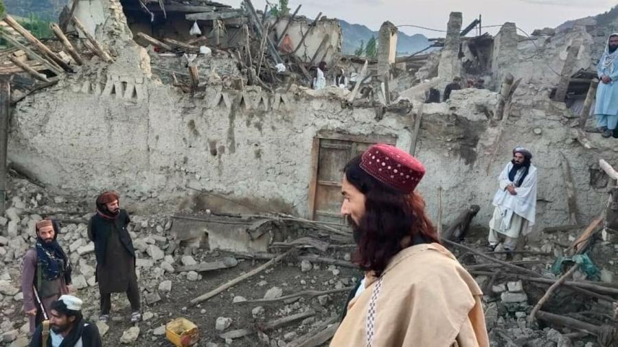 Terremoto en Afganistán deja más de mil muertos 