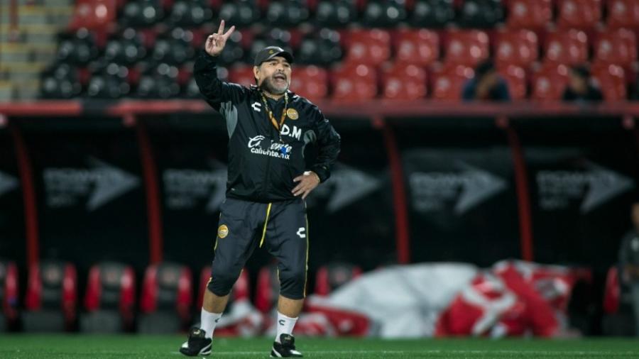 Abren investigación en contra de Diego Maradona 