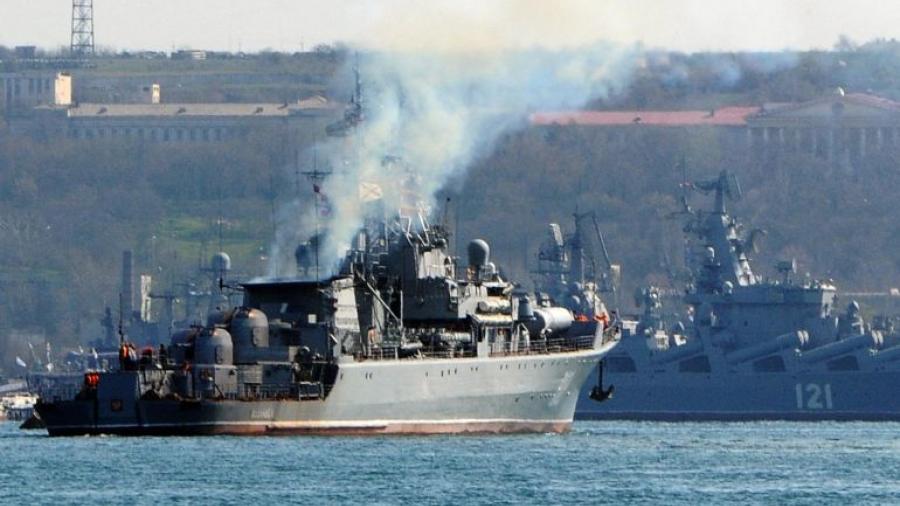 Un buque de guerra ruso es dañado tras una explosión
