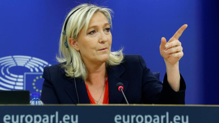 Quitan inmunidad a Marine Le Pen
