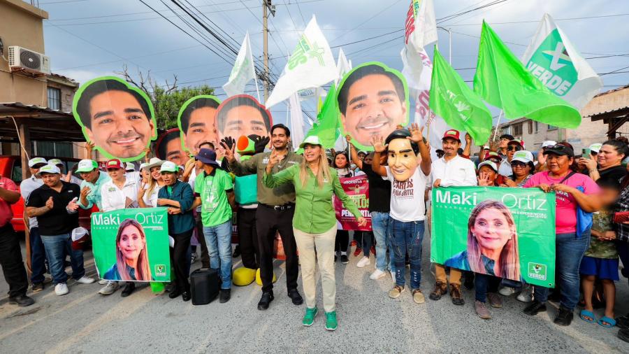 Carlos Peña Ortiz y Maki Ortiz fortalecen su vínculo con los vecinos de la Colonia Villas de Imaq