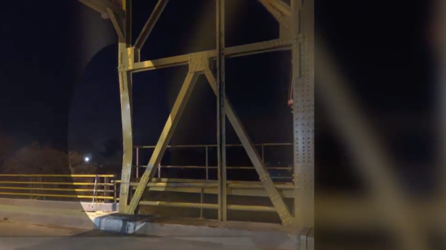 Cierran Puente de Río Hondo tras el choque de camión