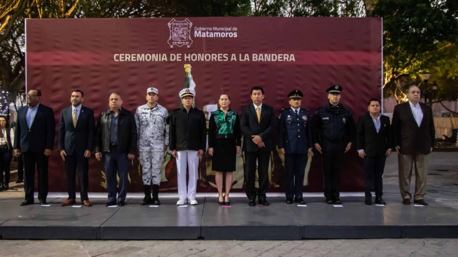 Preside alcalde Mario López ceremonia de honores a la bandera organizados por la SSP